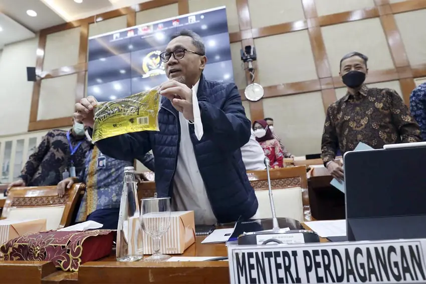 Rapat Perdana dengan...