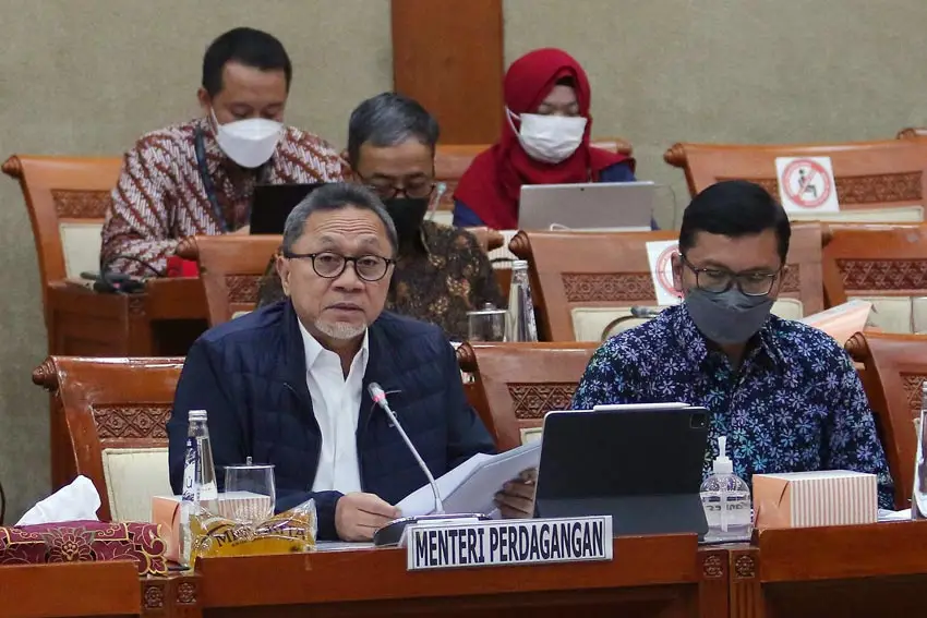 Rapat Perdana dengan...