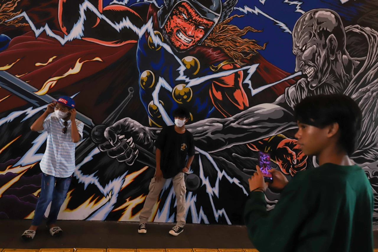 Mural Bertema Thor Hiasi...