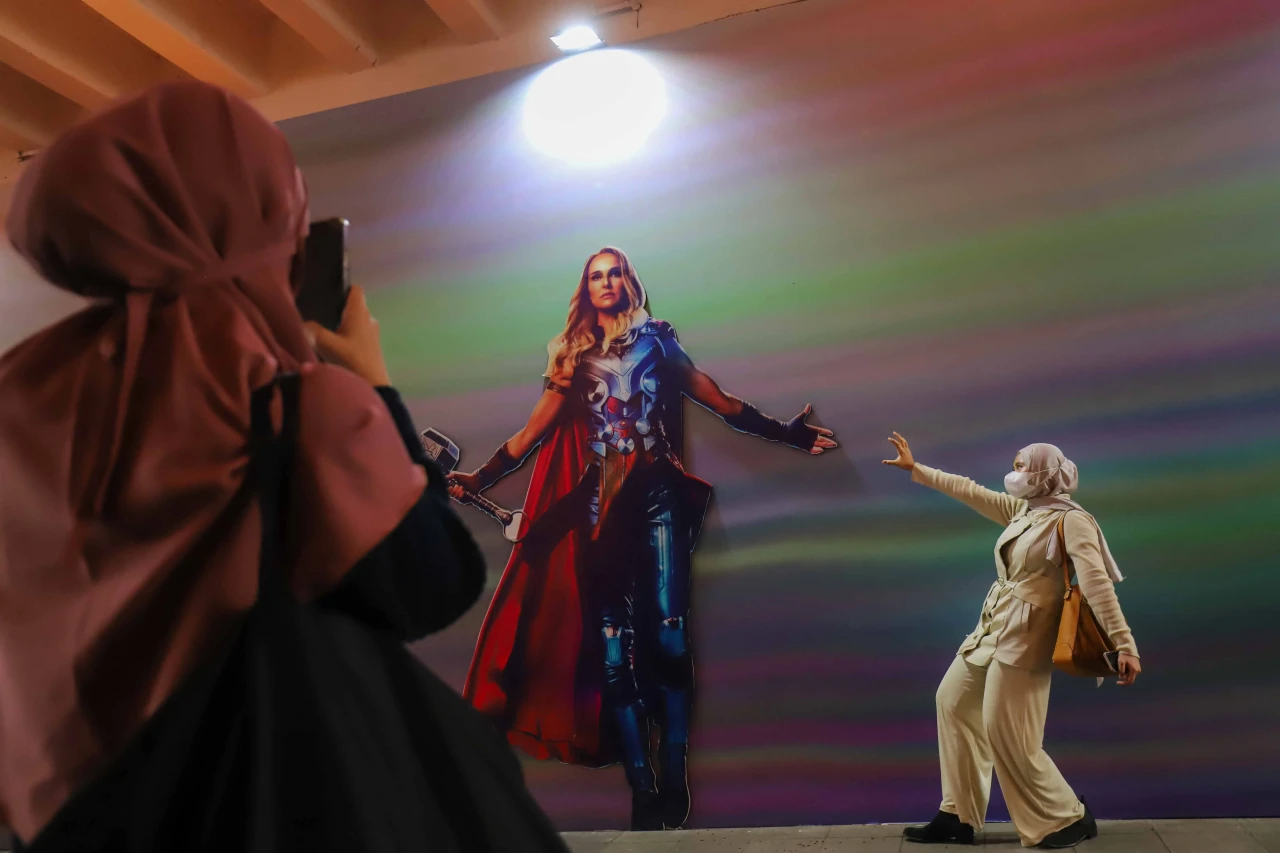 Mural Bertema Thor Hiasi...