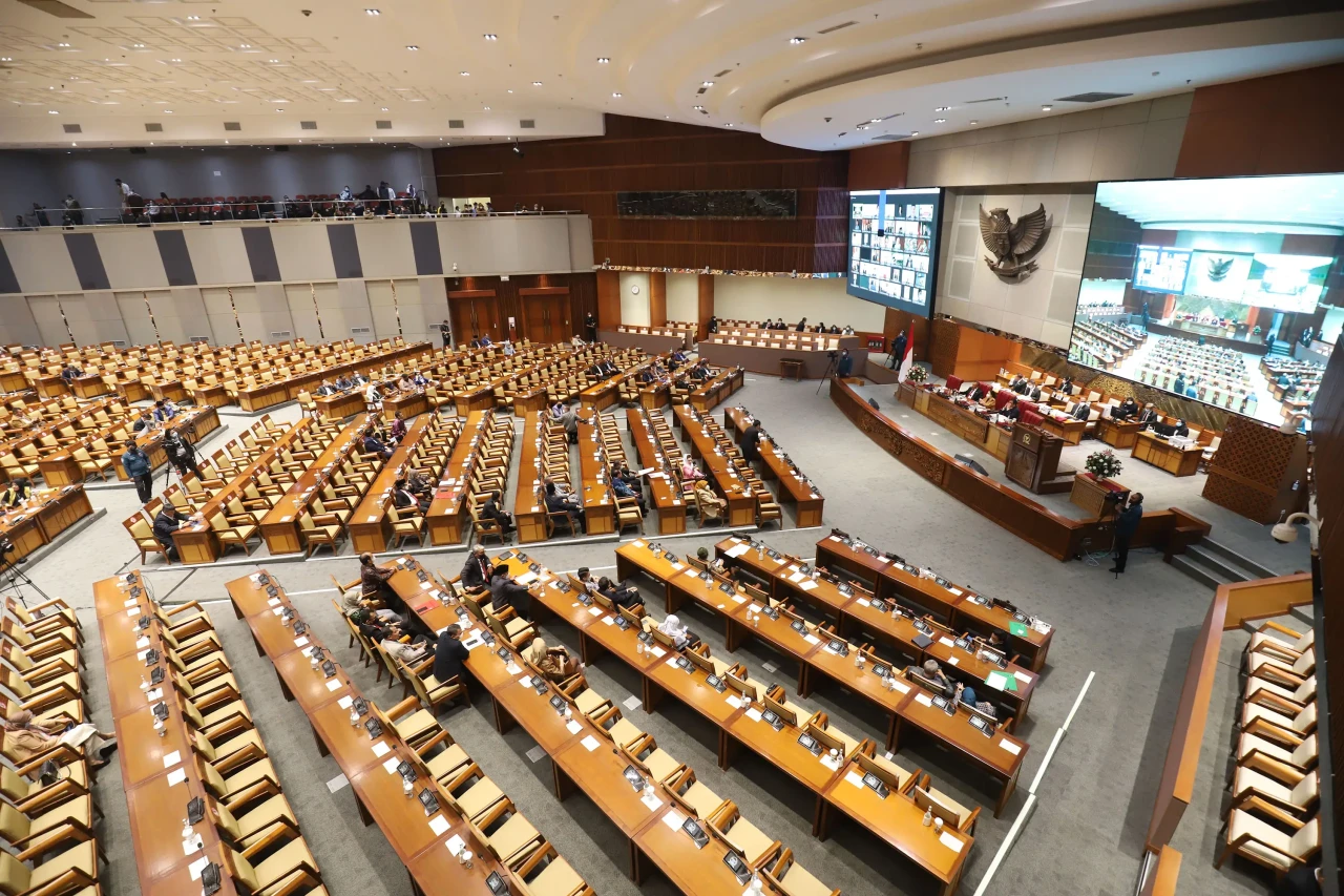 DPR Sahkan RUU Pendidikan...