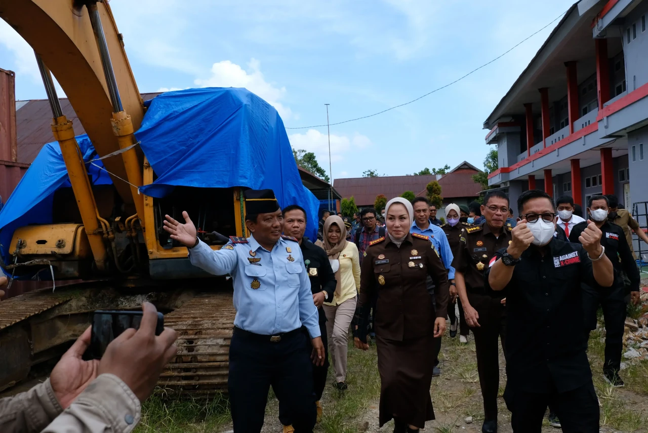 Penyitaan Kayu Ilegal...