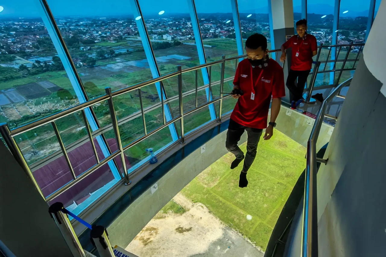 Menara Pandang Teratai,...