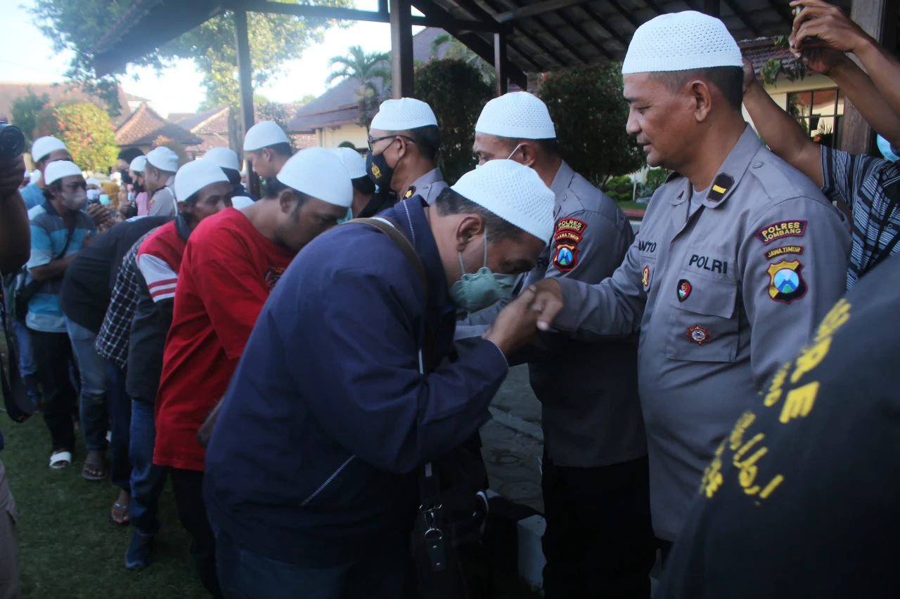 Ratusan Simpatisan MSAT...