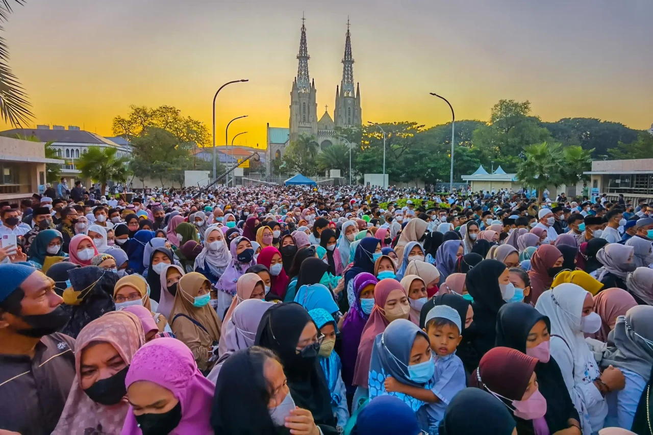 Ribuan Umat Islam Padati...