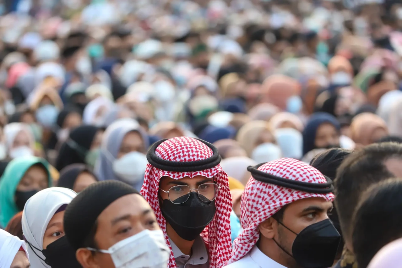 Ribuan Umat Islam Padati...