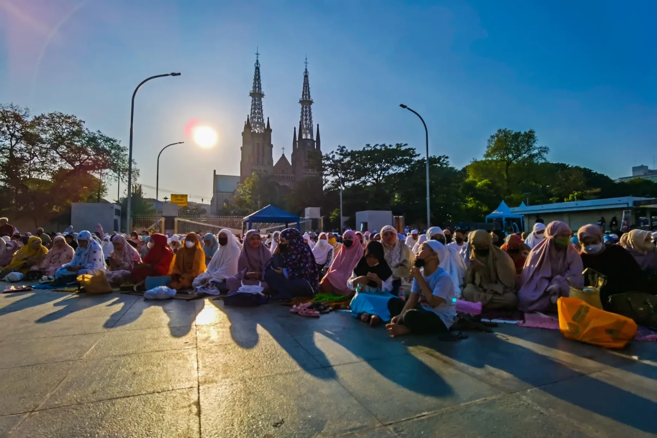 Ribuan Umat Islam Padati...