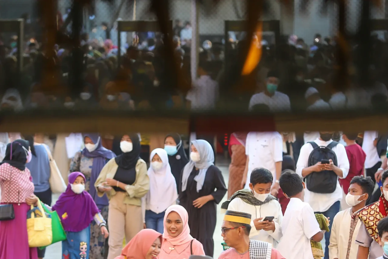 Ribuan Umat Islam Padati...