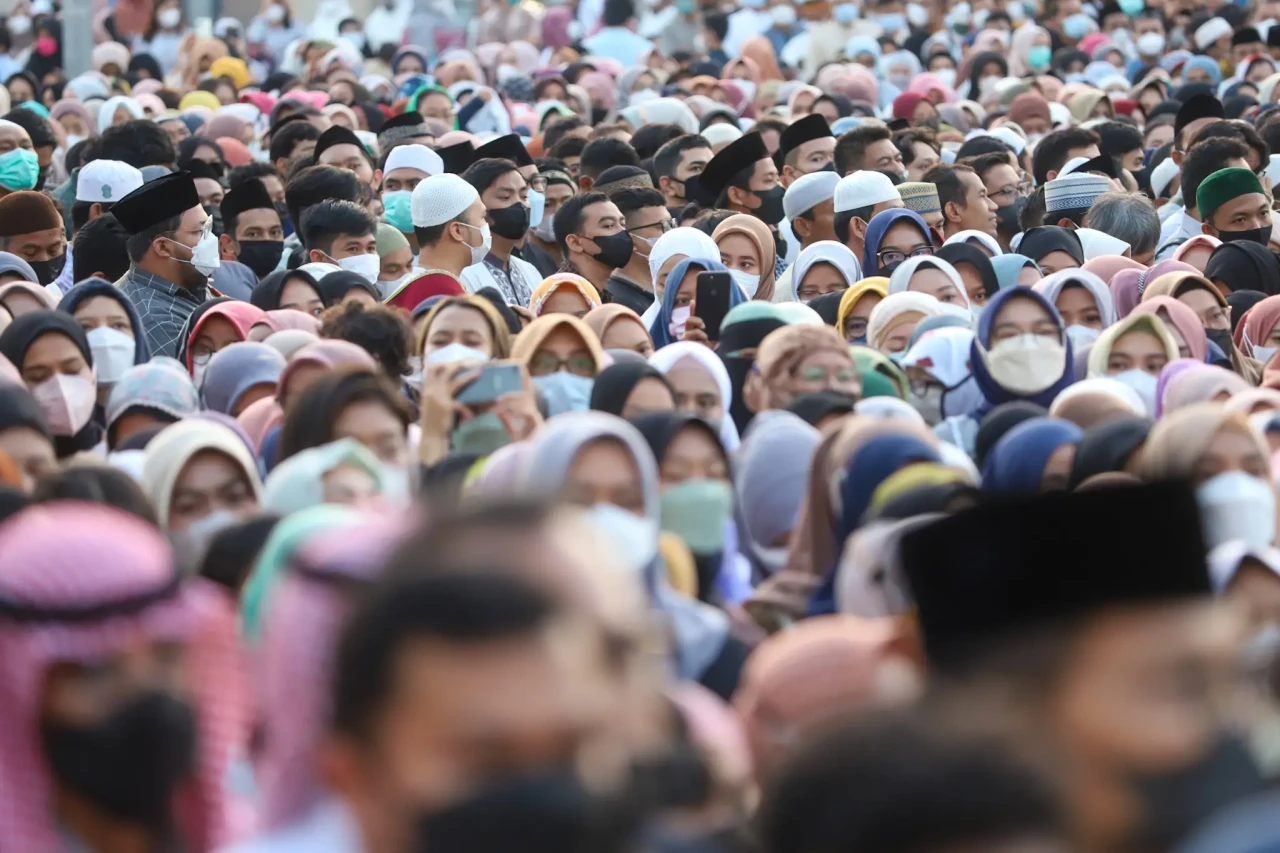 Ribuan Umat Islam Padati...
