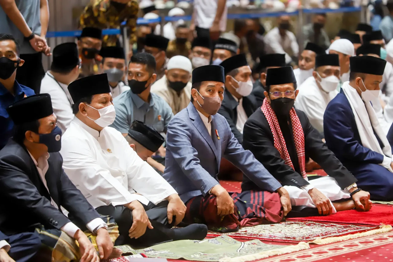 Momen Jokowi Salat Idul...