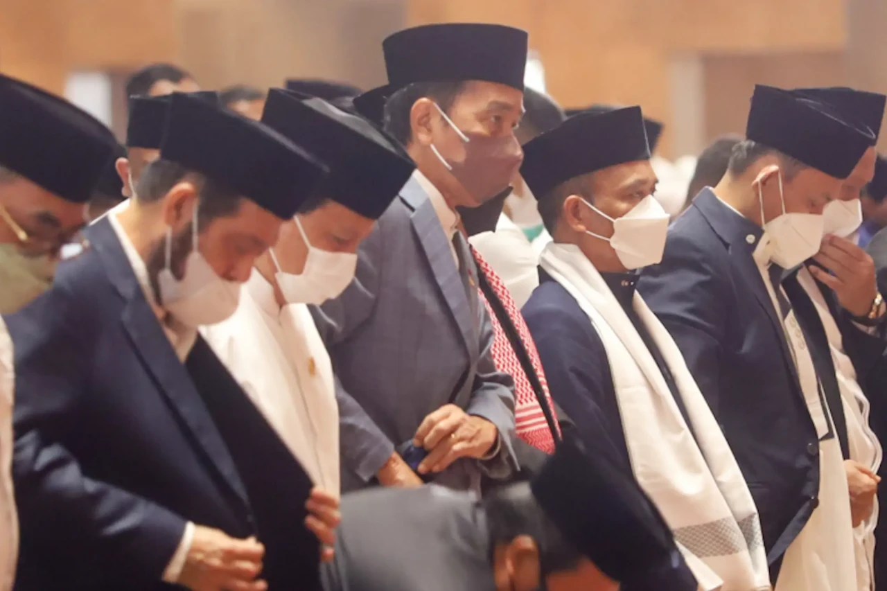 Momen Jokowi Salat Idul...