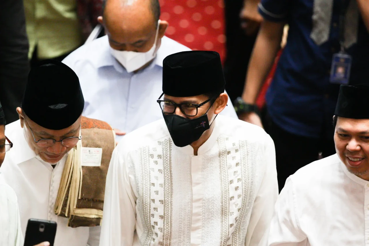 Presiden Jokowi Salat...