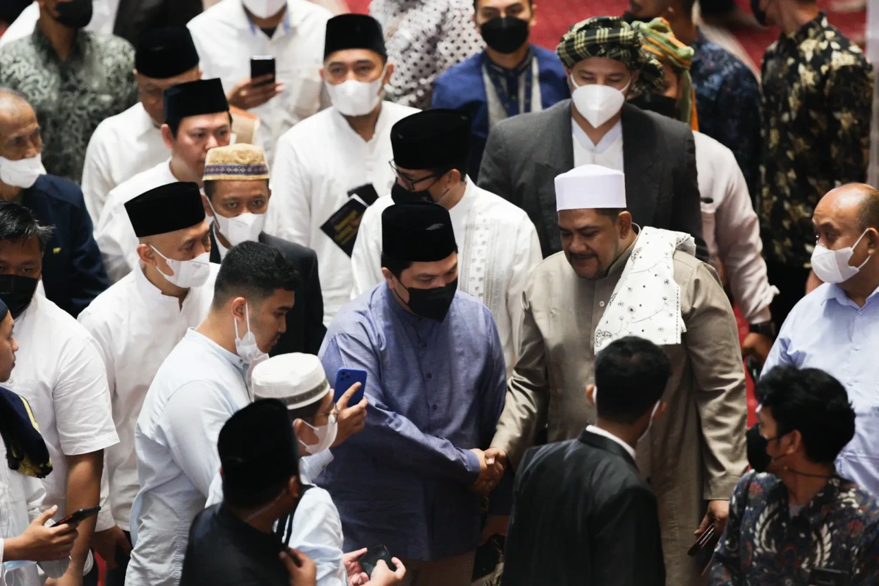 Presiden Jokowi Salat...