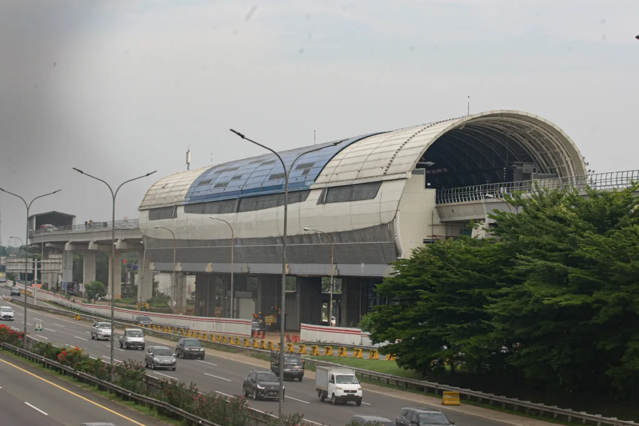 Uji Coba LRT Jabodebek...