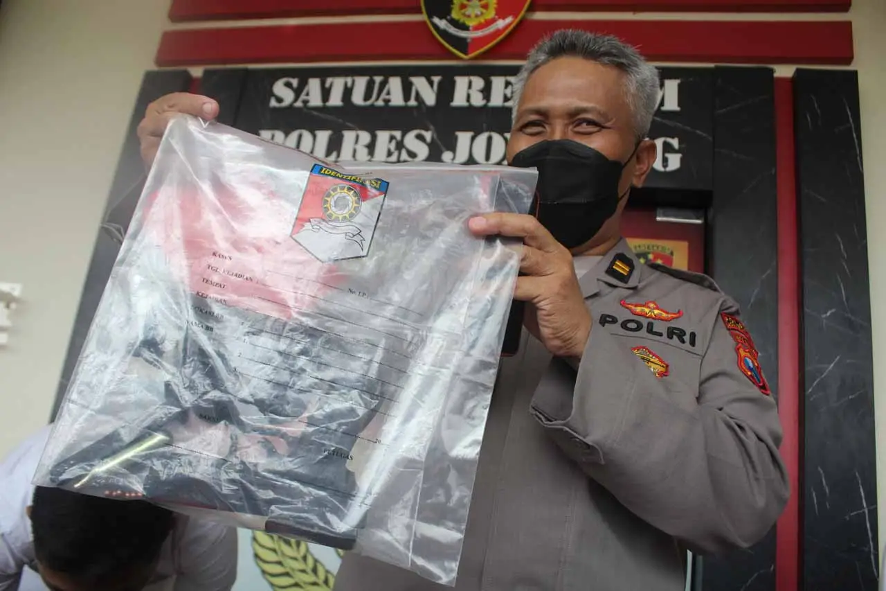 Lima Simpatisan MSAT...