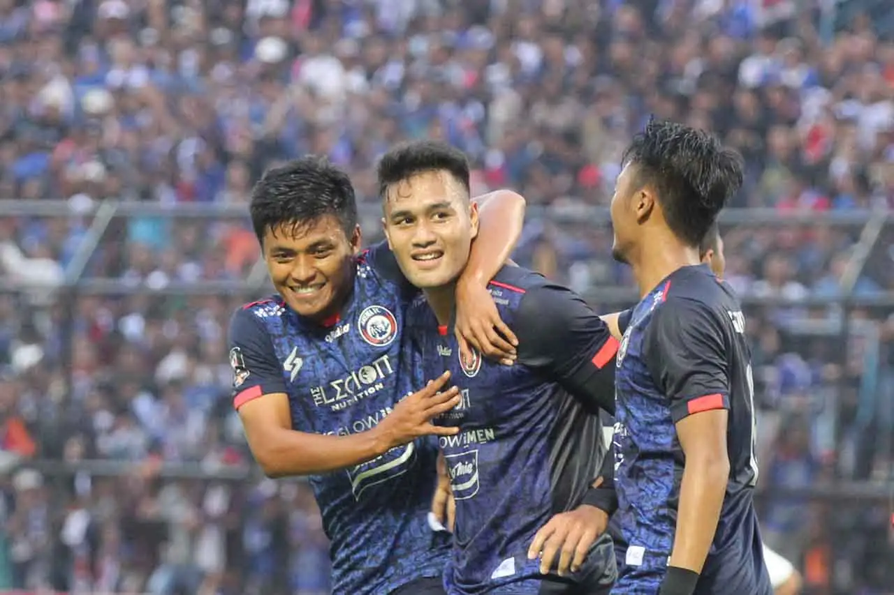 Unggul Agregat 4-1 atas...