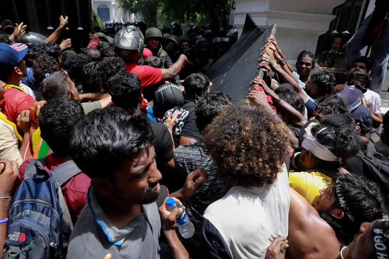 Sri Lanka Mencekam,...