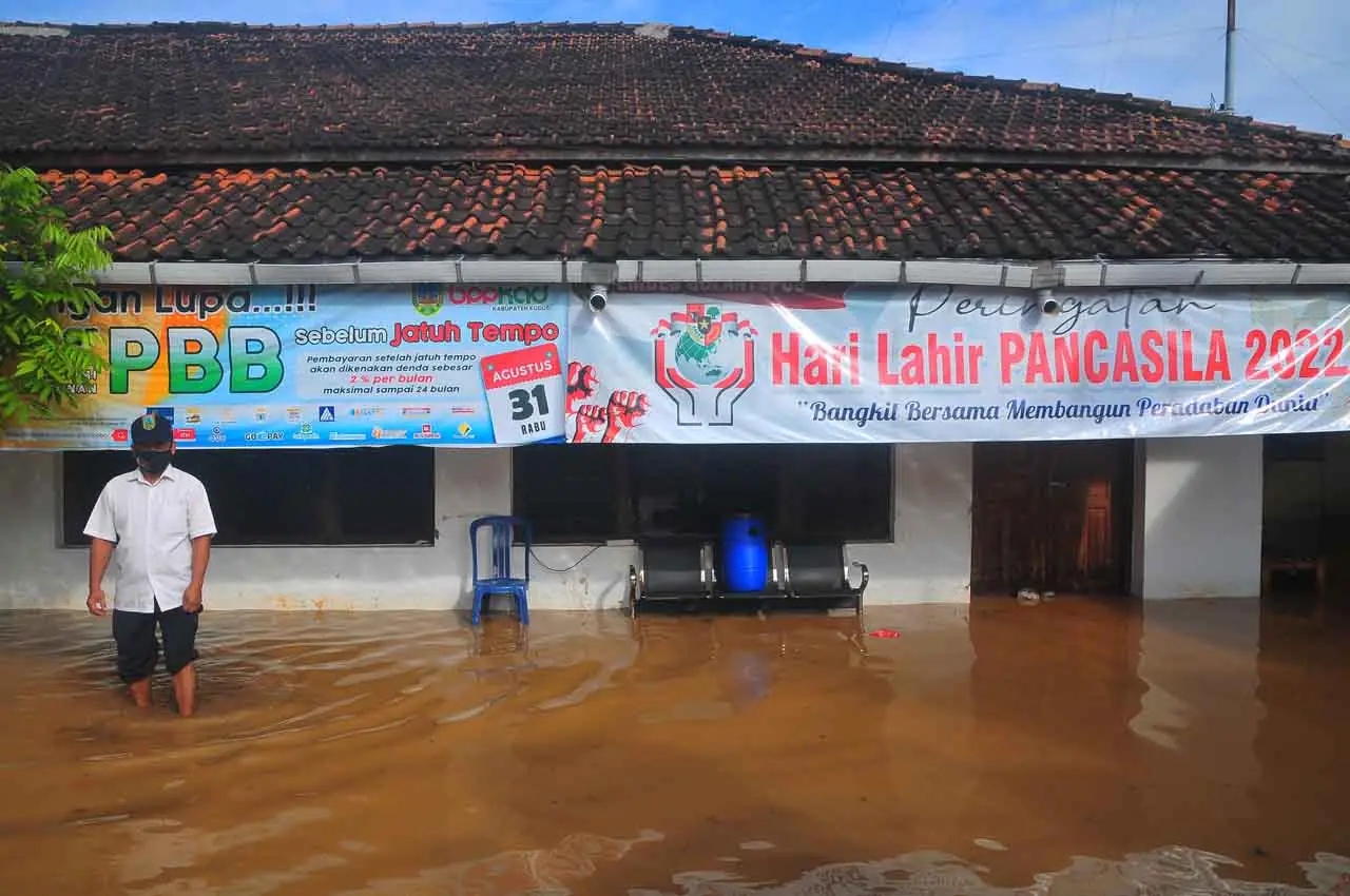Sampah Sumbat Sungai...