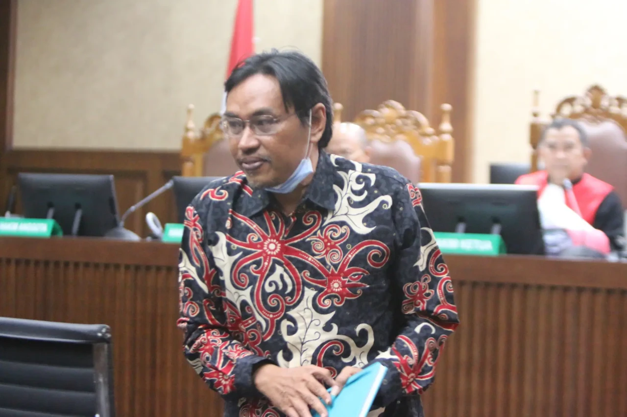 Terdakwa Edy Mulyadi...