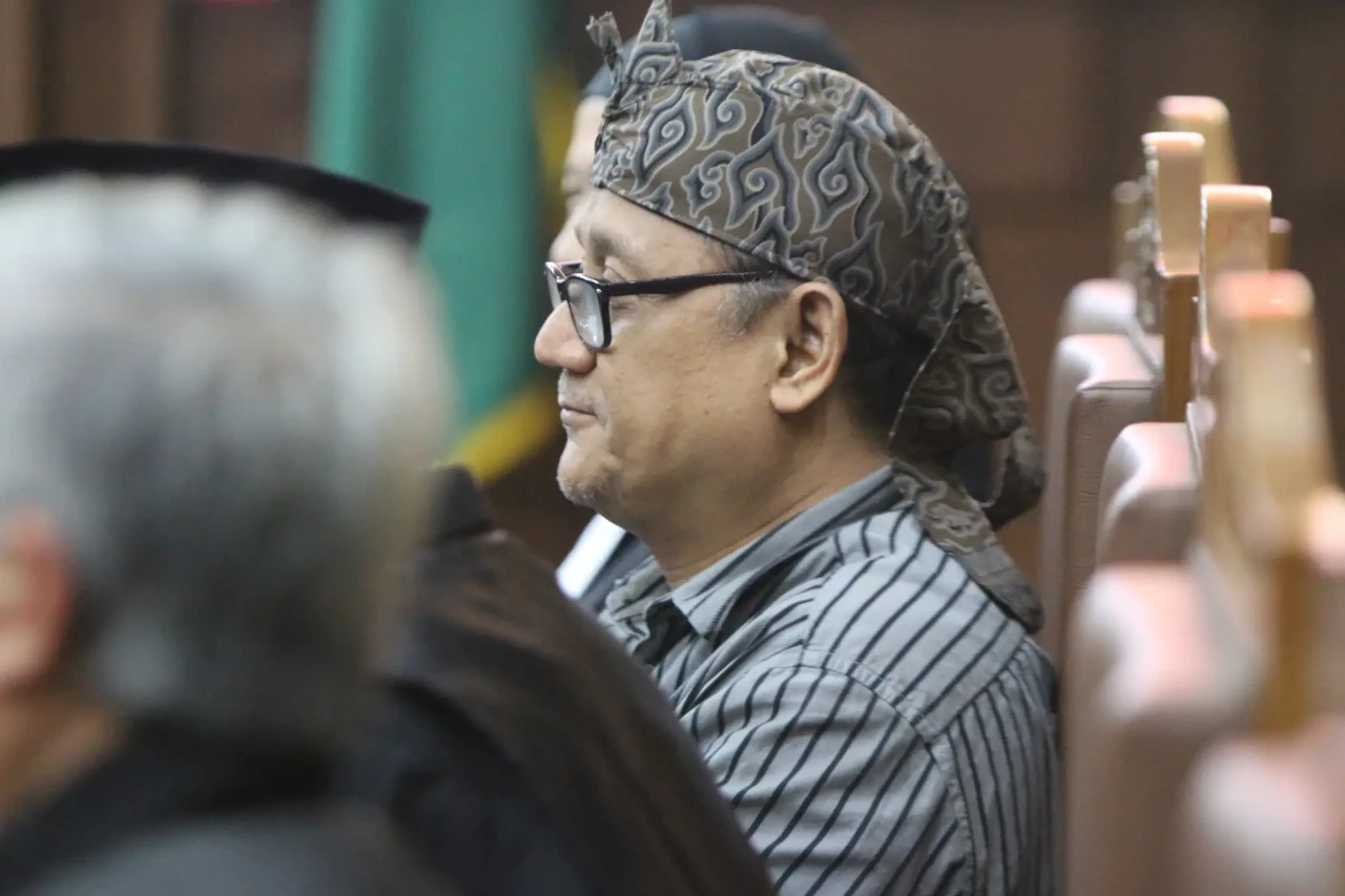 Terdakwa Edy Mulyadi...
