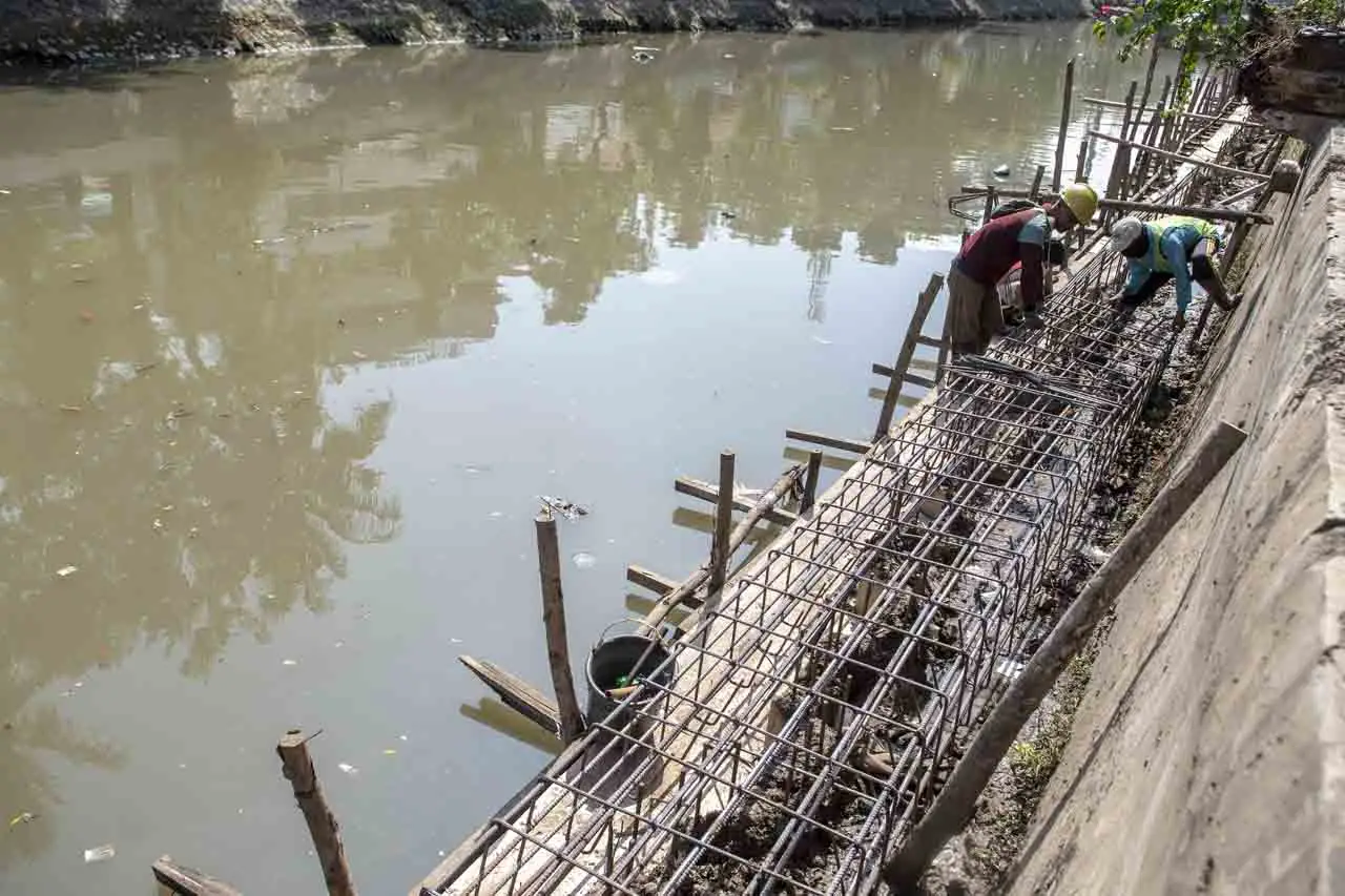 Pembangunan Turap Sungai...