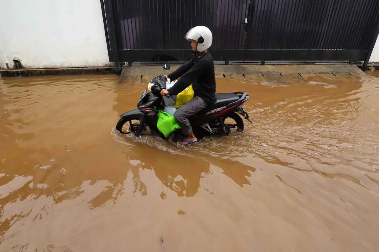 Banjir Setinggi 50 Sentimeter...