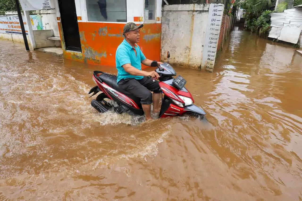 Banjir Setinggi 50 Sentimeter...