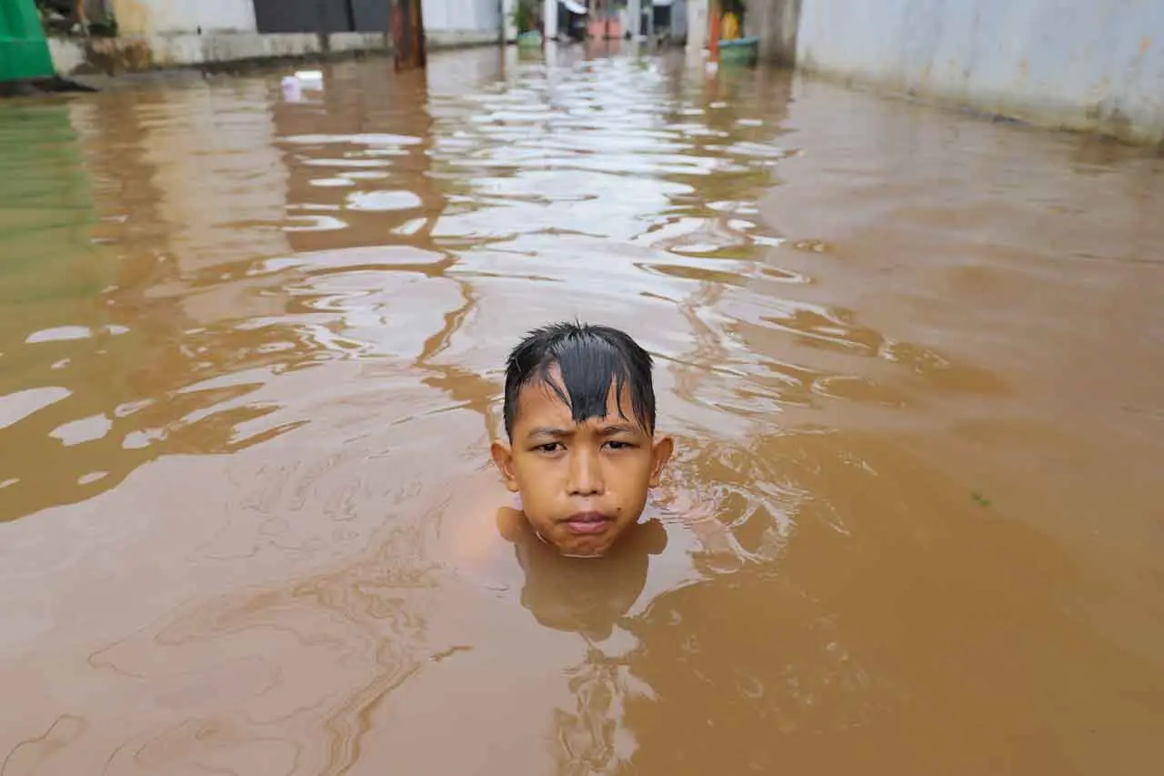 Banjir Setinggi 50 Sentimeter...