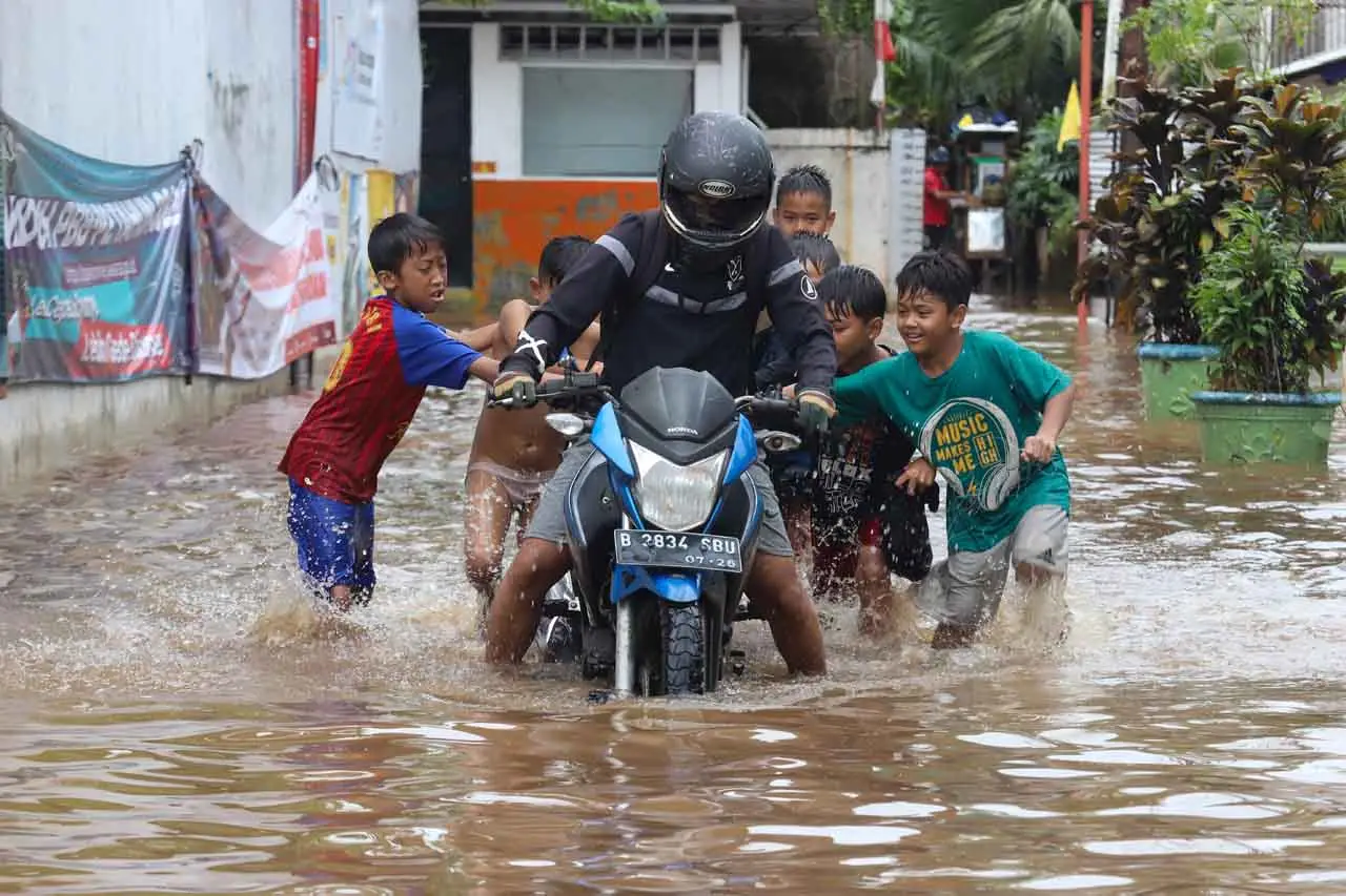 Banjir Setinggi 50 Sentimeter...