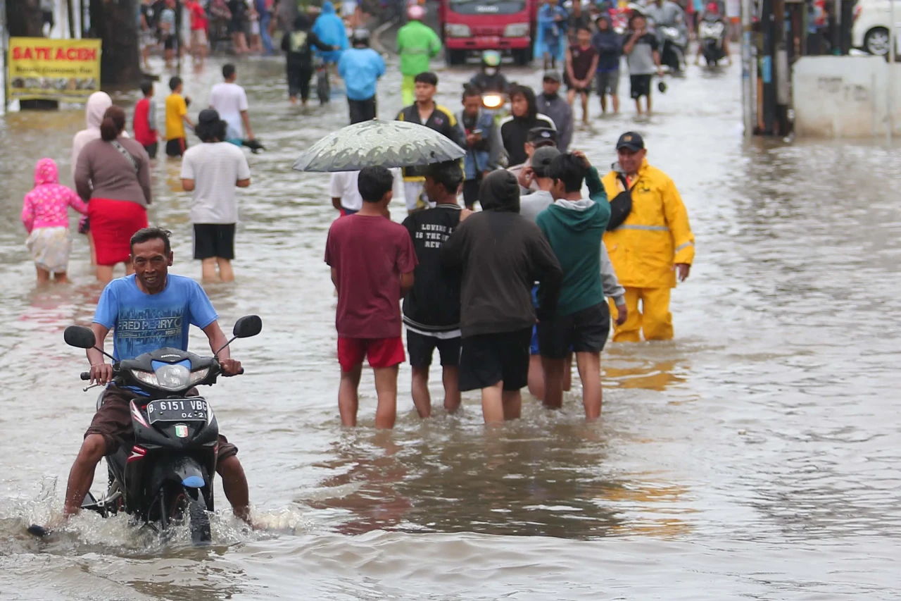 Banjir Rendam Jalan...