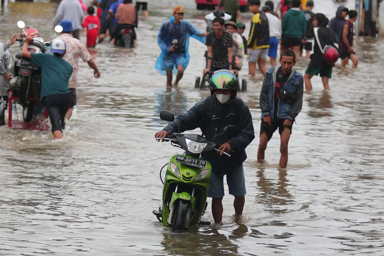 Banjir Rendam Jalan...