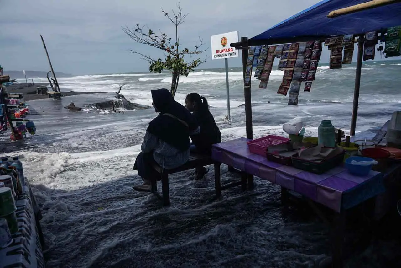 Waspada Gelombang Tinggi...