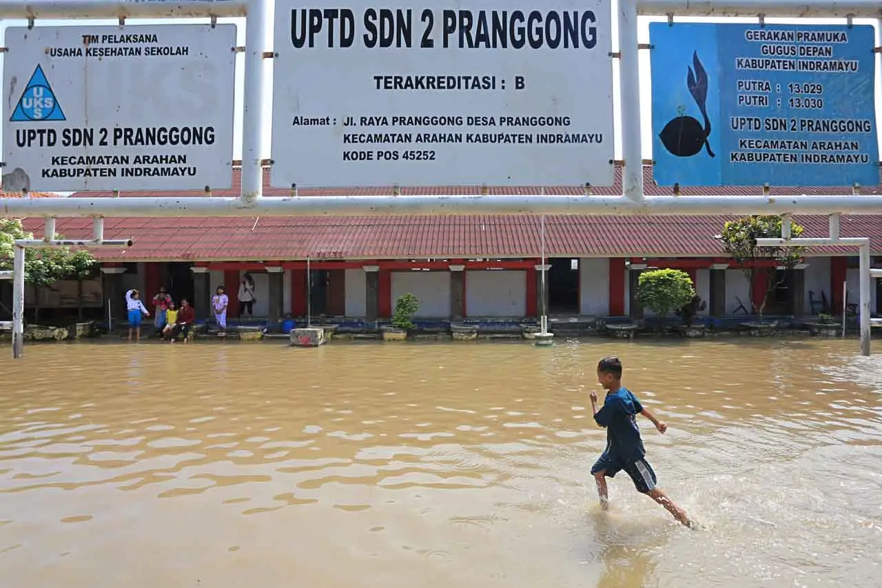 Hari Pertama Masuk Sekolah,...