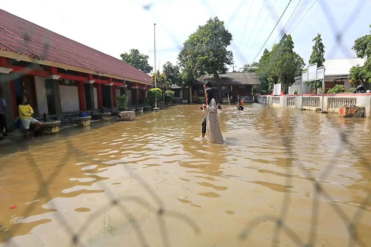 Hari Pertama Masuk Sekolah,...