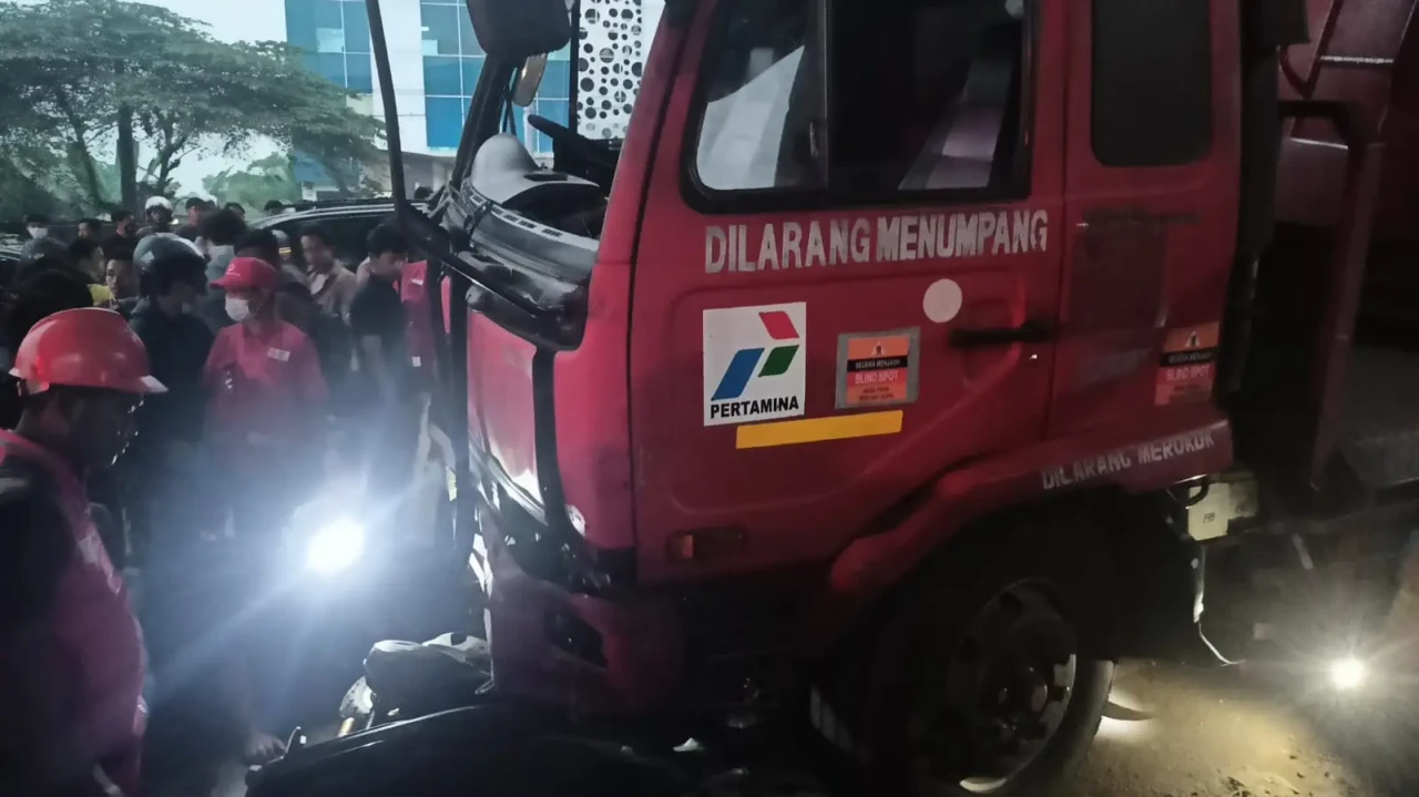 Penampakan Truk BBM...