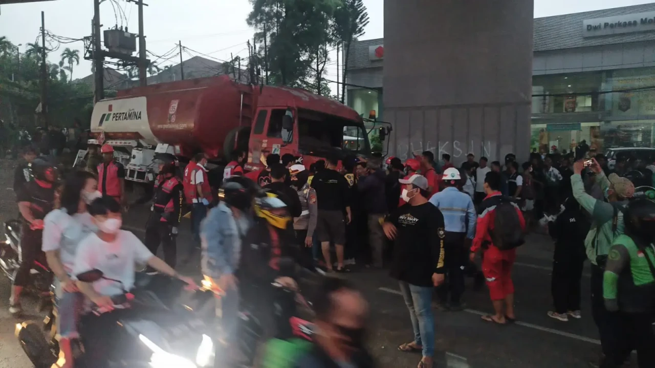 Penampakan Truk BBM...