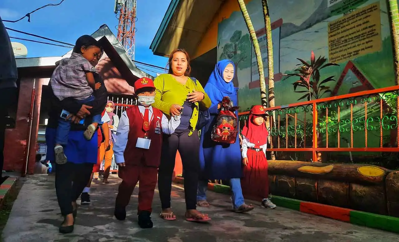 Hari Pertama Masuk Sekolah,...