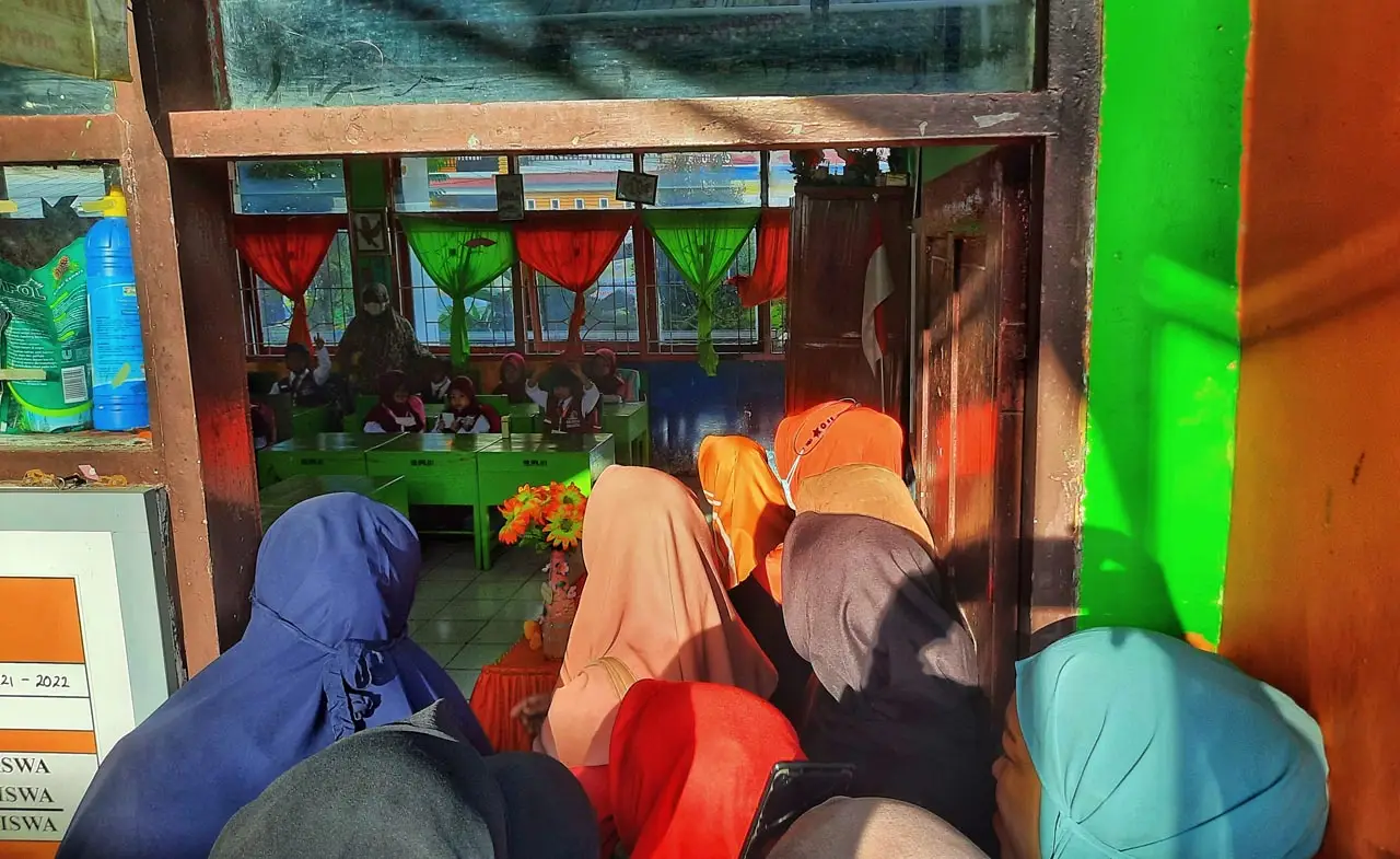 Hari Pertama Masuk Sekolah,...