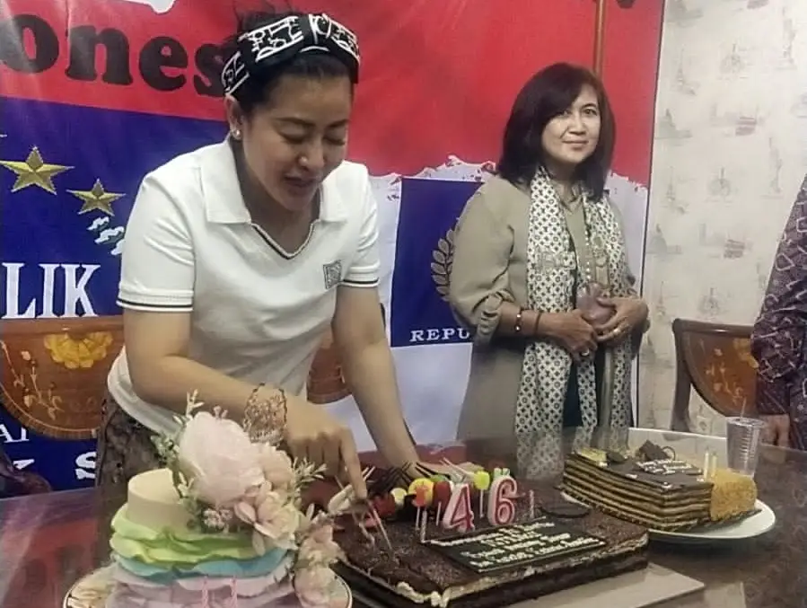 Ulang Tahun, Wanita...