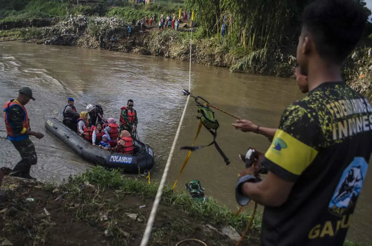 Terdampak Banjir Bandang,...