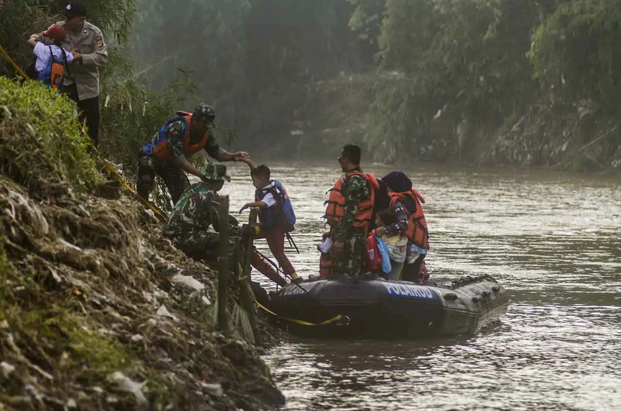 Terdampak Banjir Bandang,...