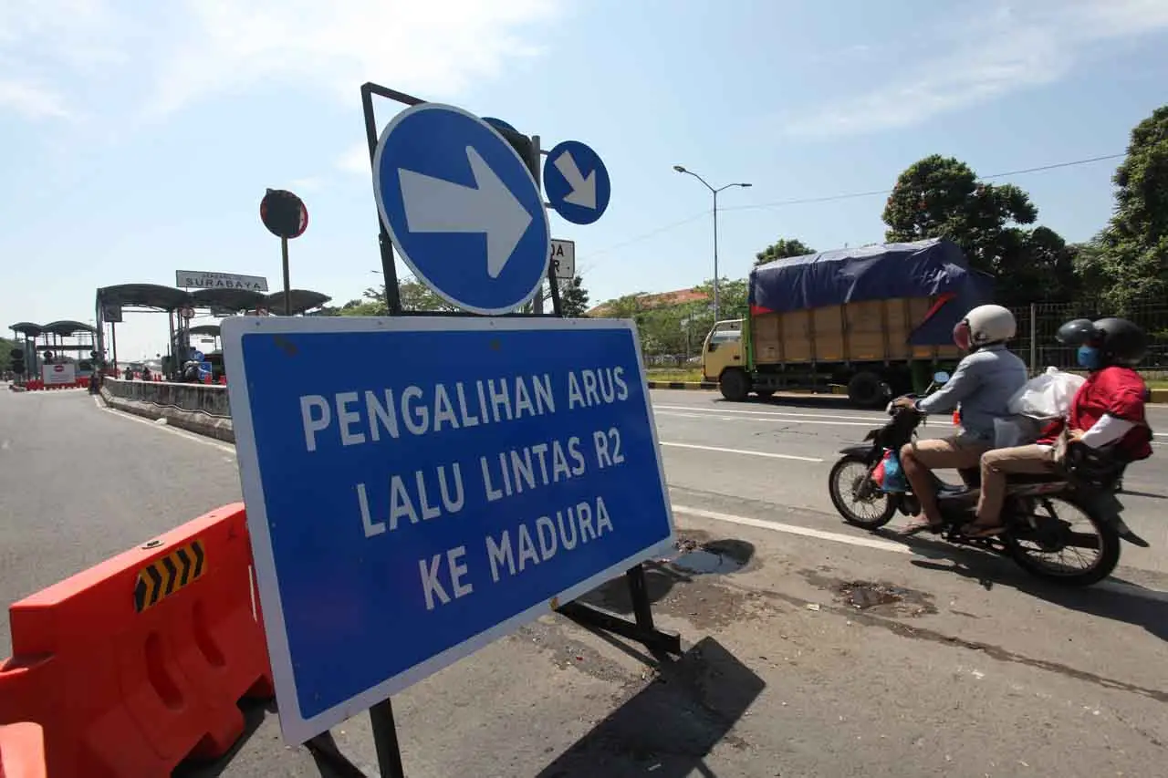 Pengalihan Arus Kendaraan...
