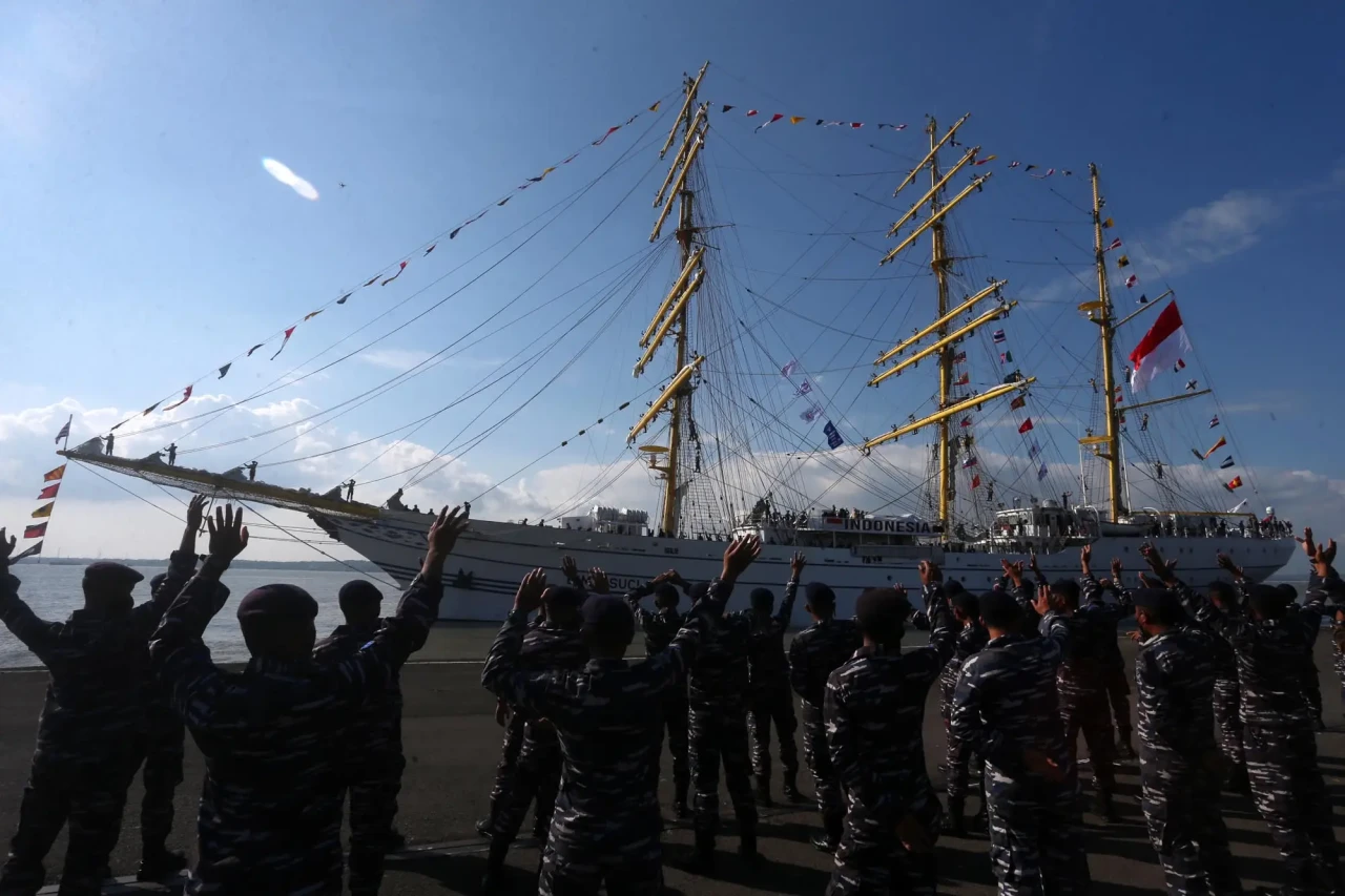 KRI Bima Suci Lakukan...