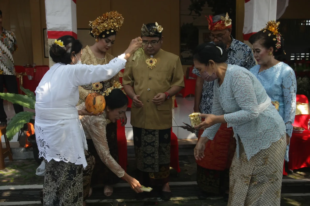Potret Upacara Pawiwahan...