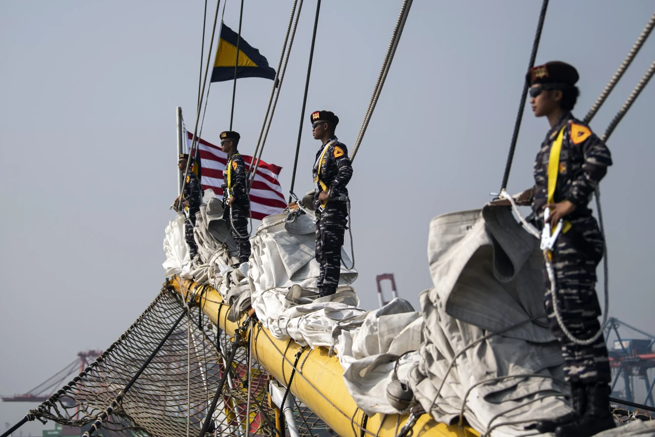 KRI Bima Suci Tiba di...