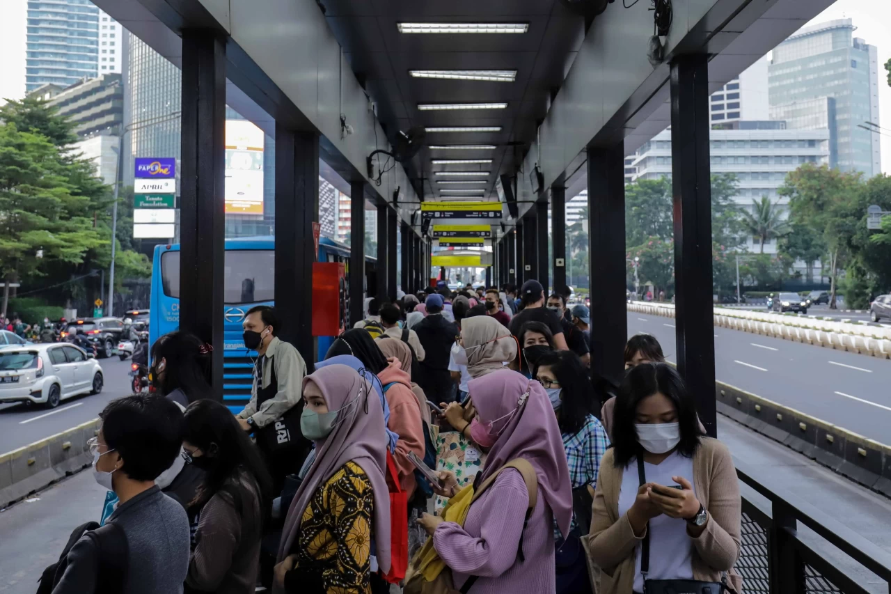 Transjakarta Perpanjang...