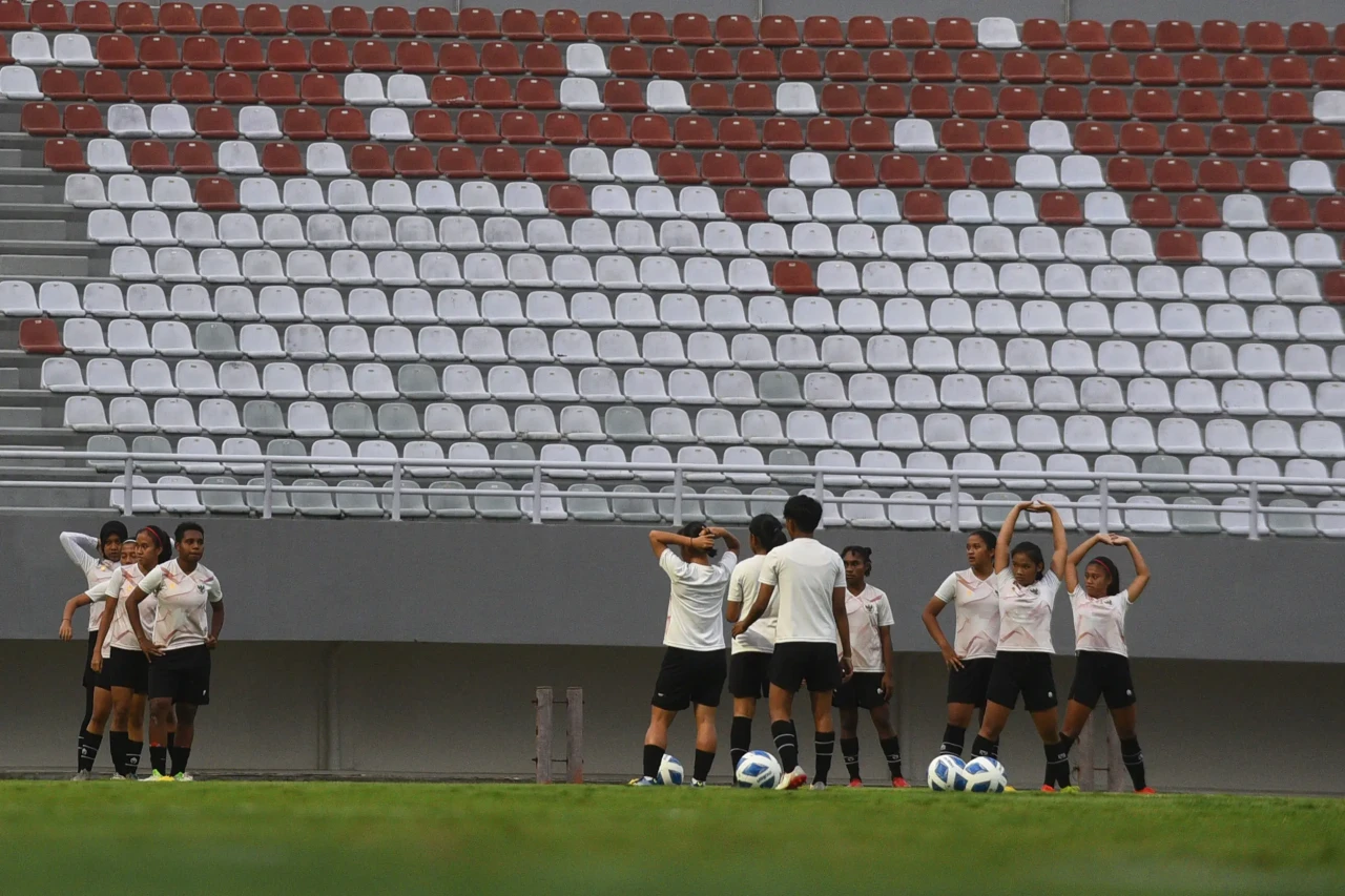 Latihan Timnas Wanita...