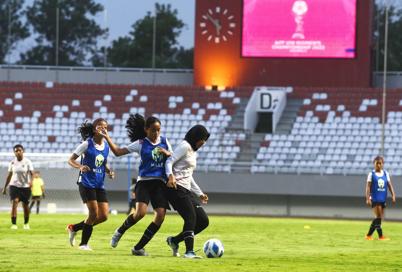 Latihan Timnas Wanita...