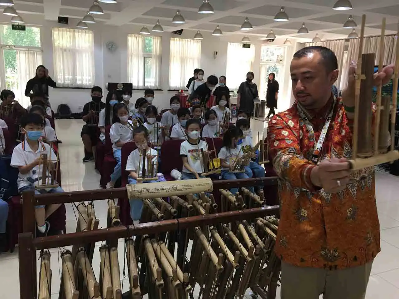 Keseruan Murid SD di...
