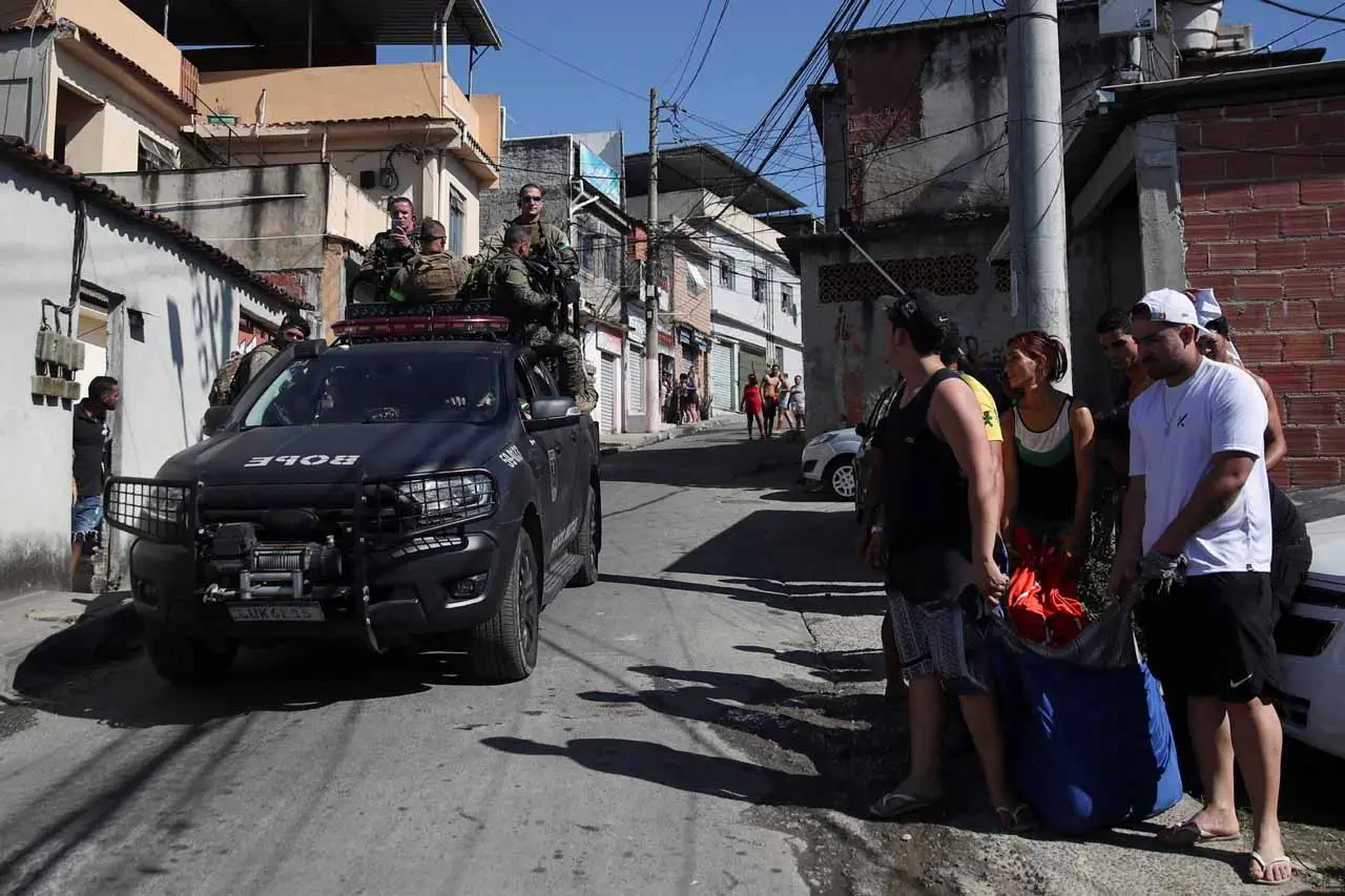 Rio de Janeiro Mencekam,...